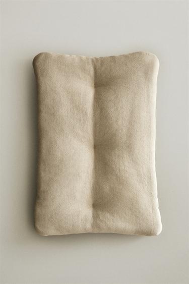 LONG LINEN CUSHION - Light beige by Zara