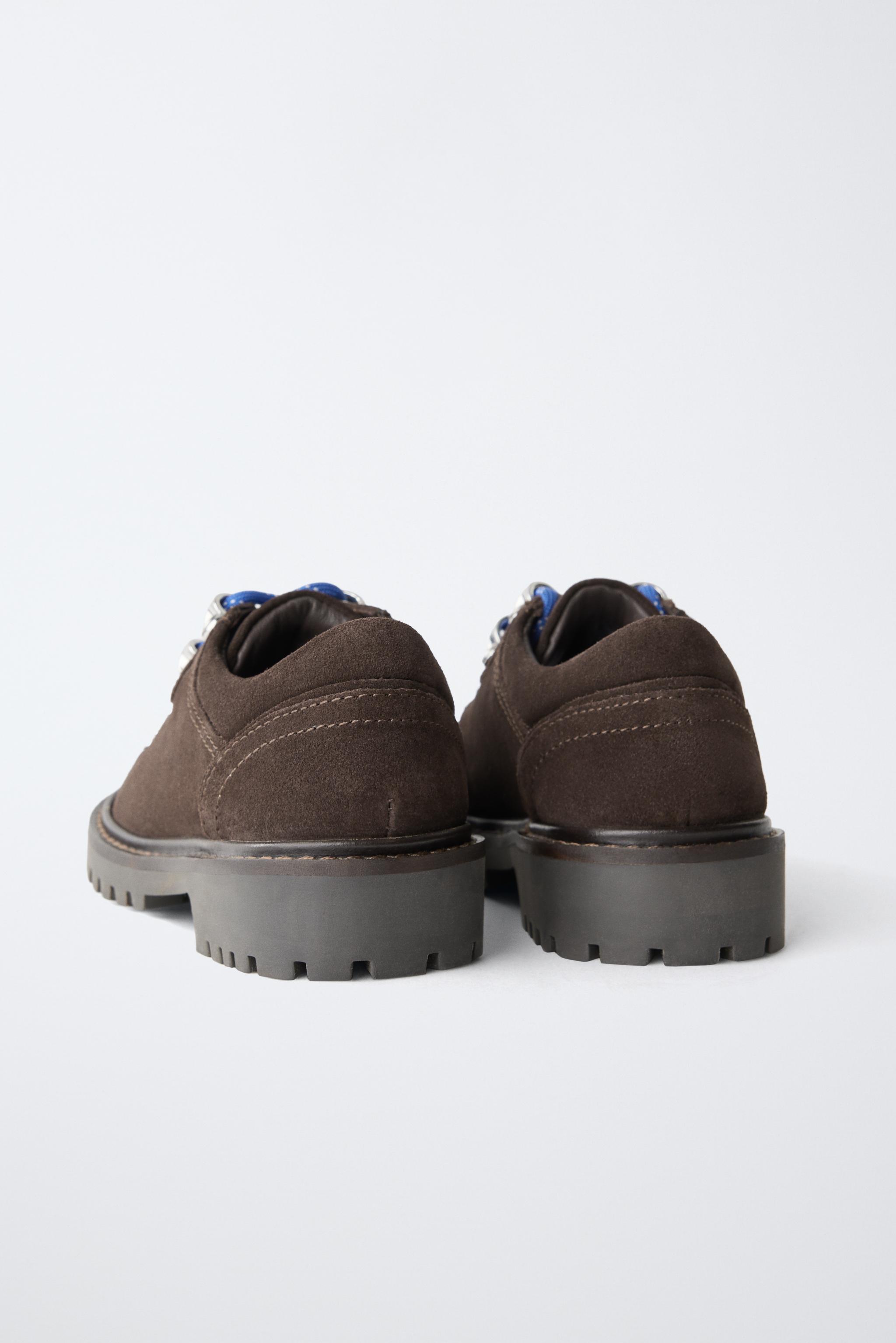 CHAUSSURES EN CUIR À LACETS