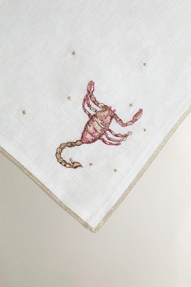 SERVIETTE DE TABLE LIN BRODÉ SCORPION | MARISA BERENSON - Écru de Zara - Image 2