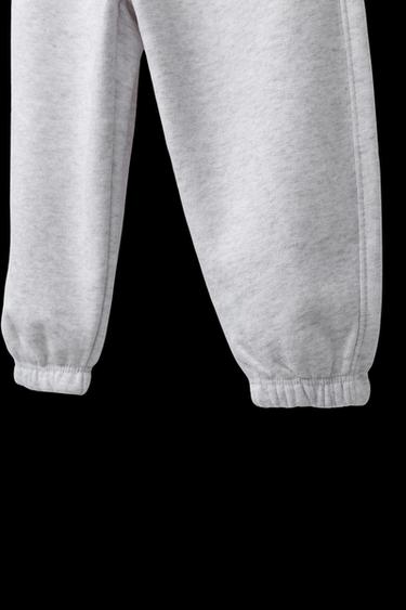 PANTALÓN JOGGER BÁSICO TEXTO - Gris vigoré de Zara