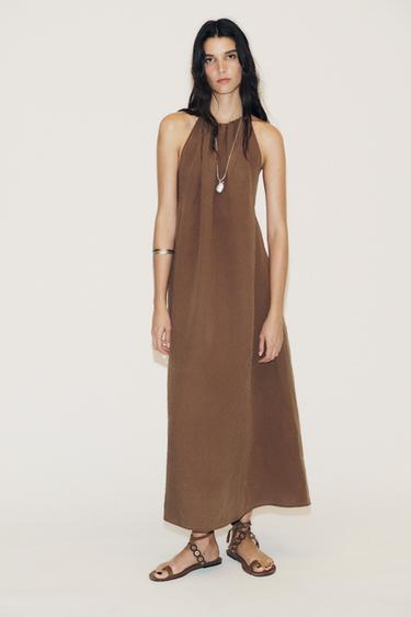 VESTIDO FLUIDO HALTER ESPALDA DESCUBIERTA - Marrón oscuro de Zara
