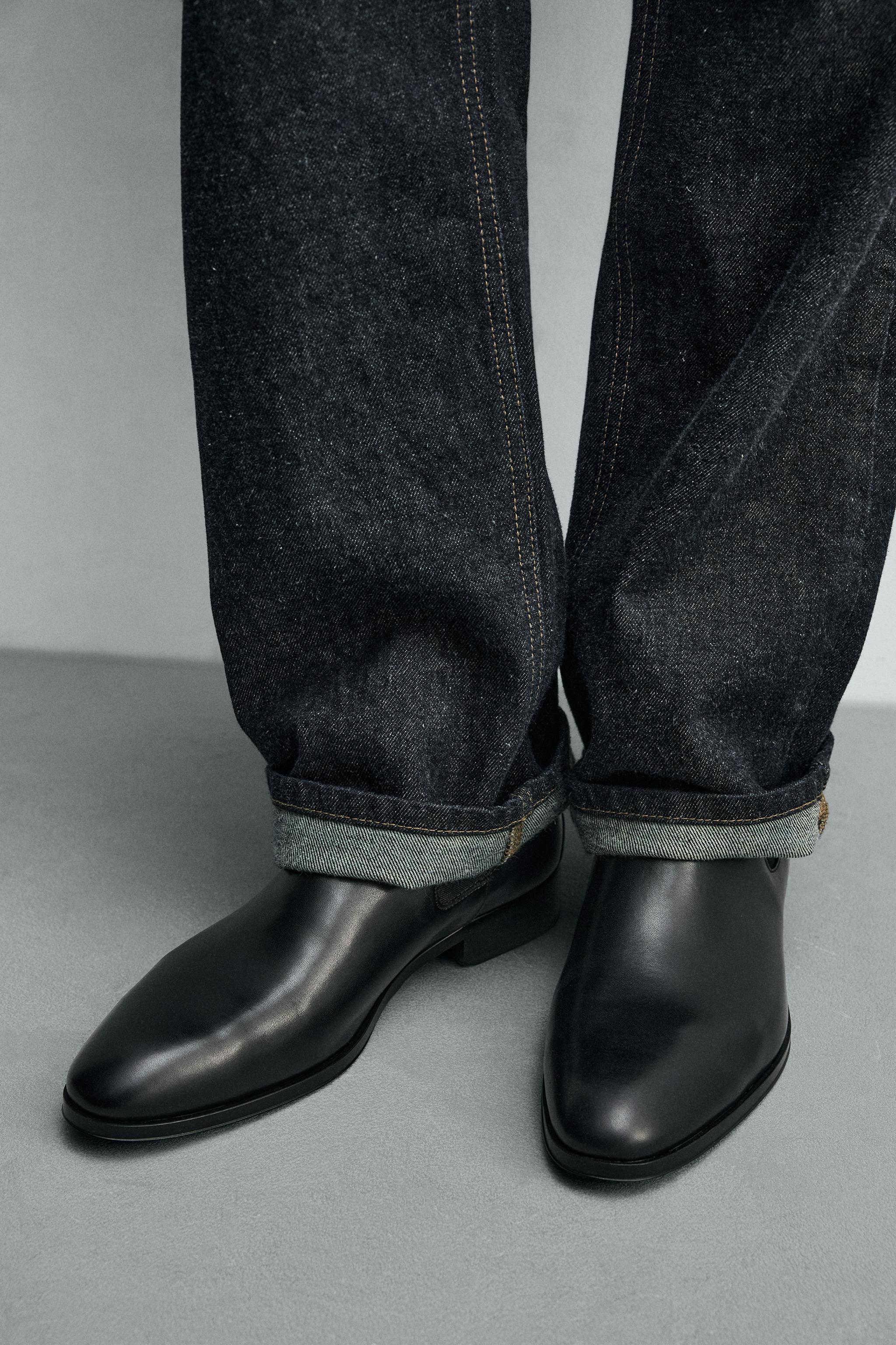 POINTED CHELSEA BOOTS