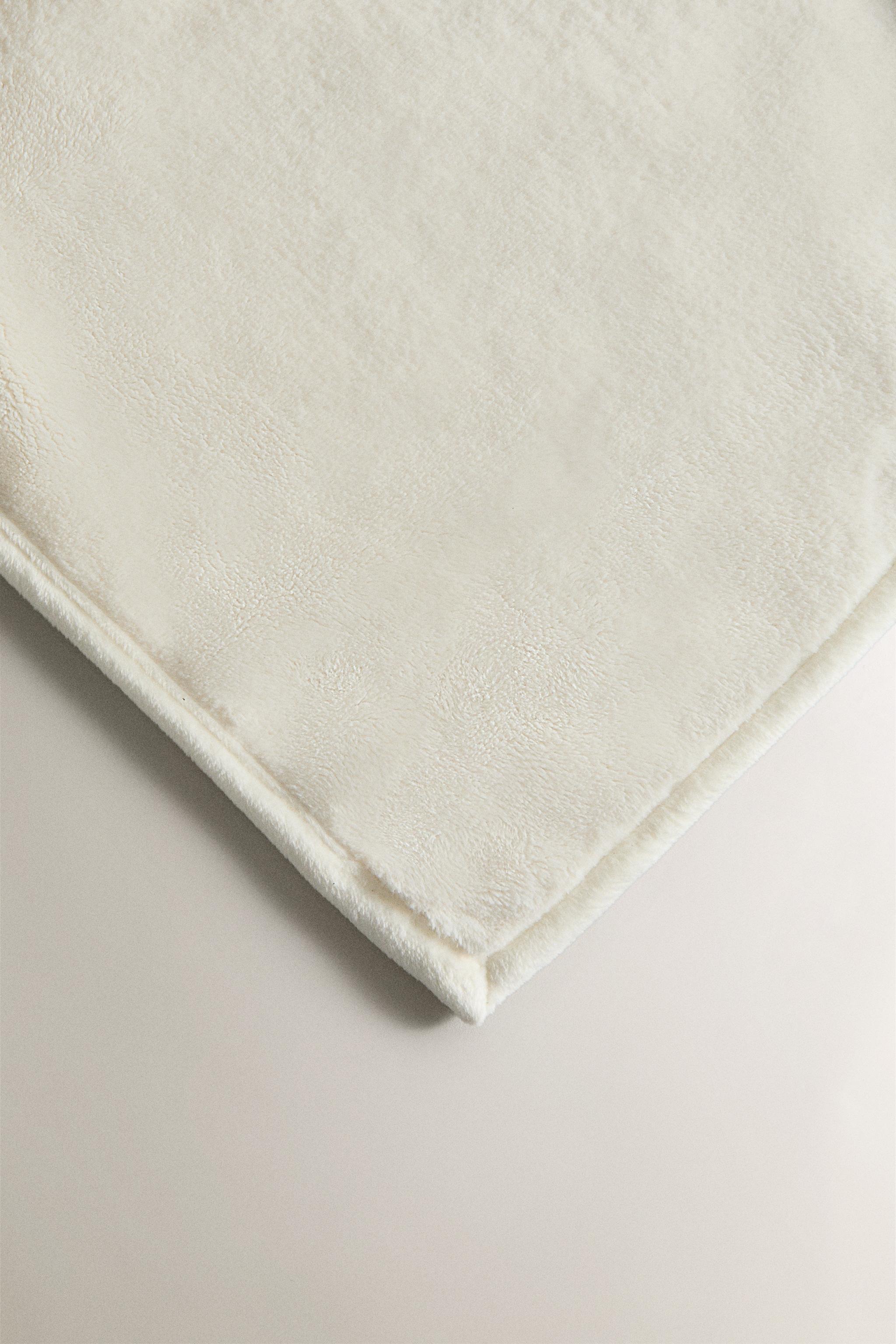 FLEECE BLANKET — Oyster-white