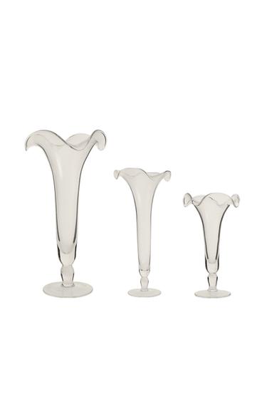 FLOWER GLASS VASE - كريستالي الخاص بـ Zara
