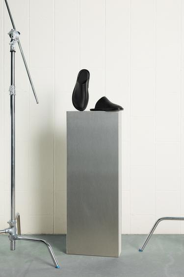 LEATHER CLOGS - Black by Zara