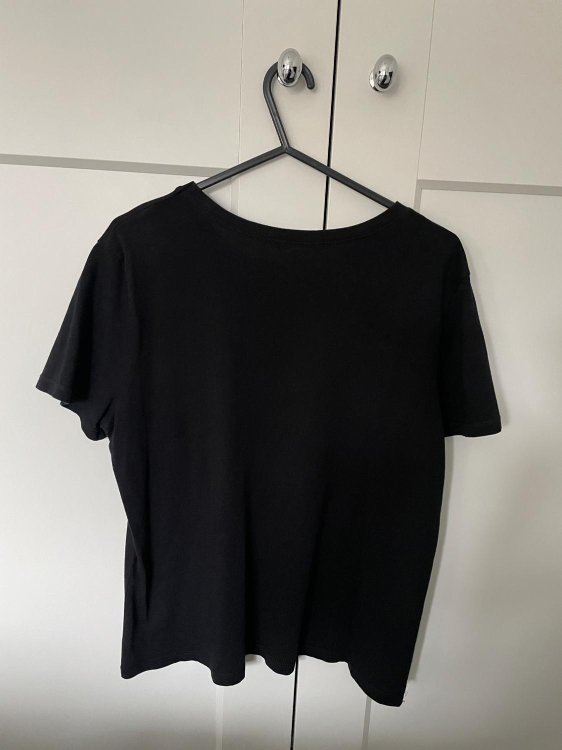 T-SHIRT WITH POCKET APPLIQUÉ - Image 2