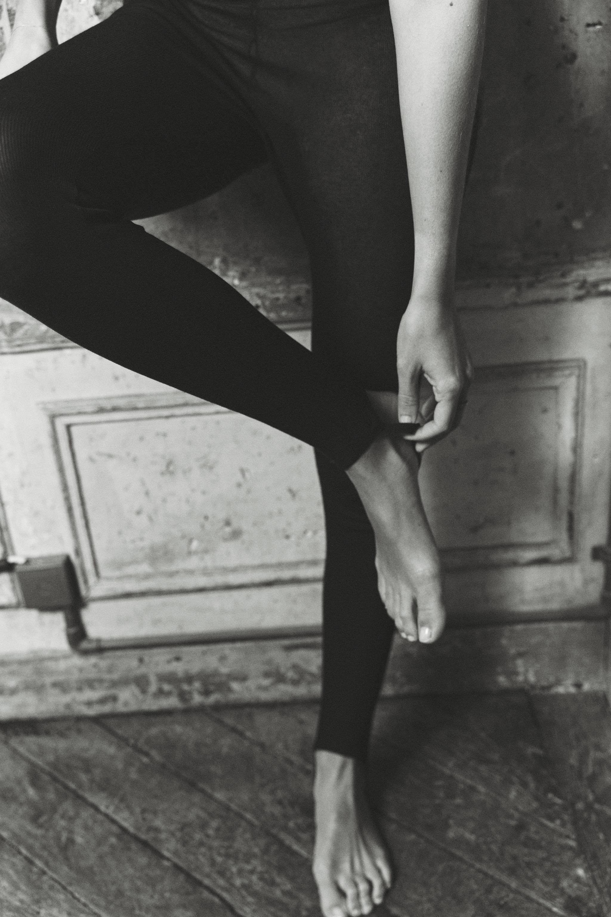 Zara + Stretchy Stirrup Leggings
