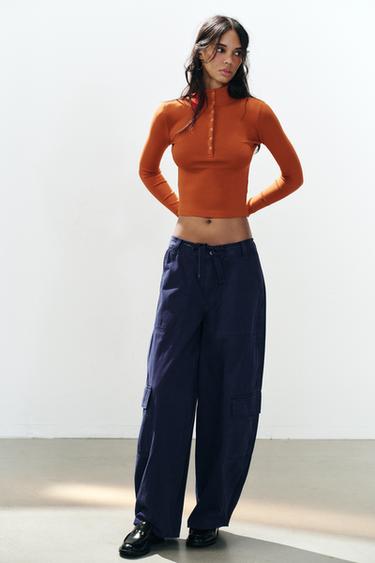 TOP CUELLO SUBIDO BOTONES - Naranja de Zara