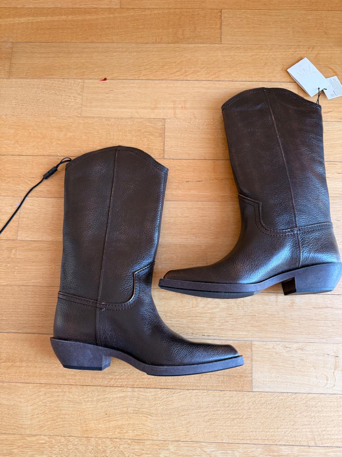 LEATHER COWBOY STYLE BOOTS - Image 4