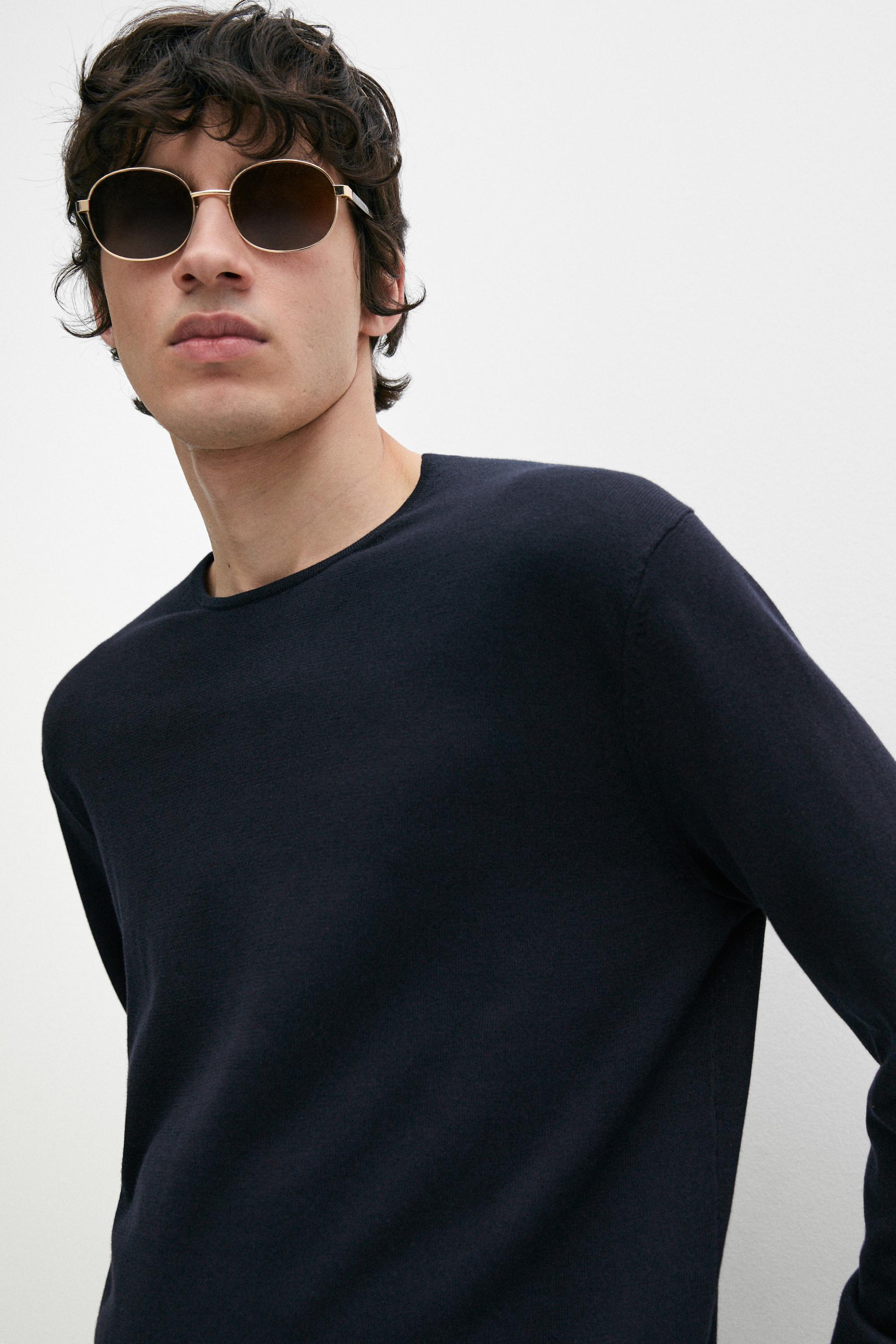 Knit 100% cotton crew neck sweater
