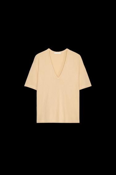 CAMISETA CUELLO PICO - Camel claro de Zara - Imagen 0