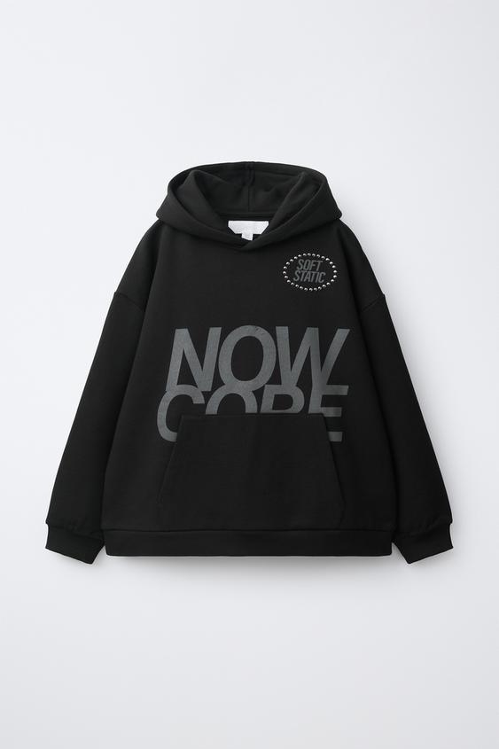 SUDADERA CAPUCHA TEXTO Y TACHAS - Negro de Zara - Imagen 0