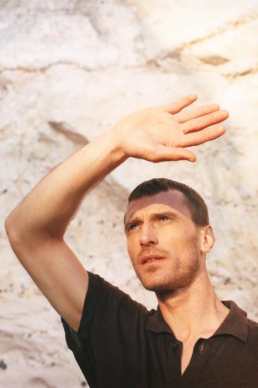 CAMISA PUNTO 100% LINO LIMITED EDITION - Marrón de Zara