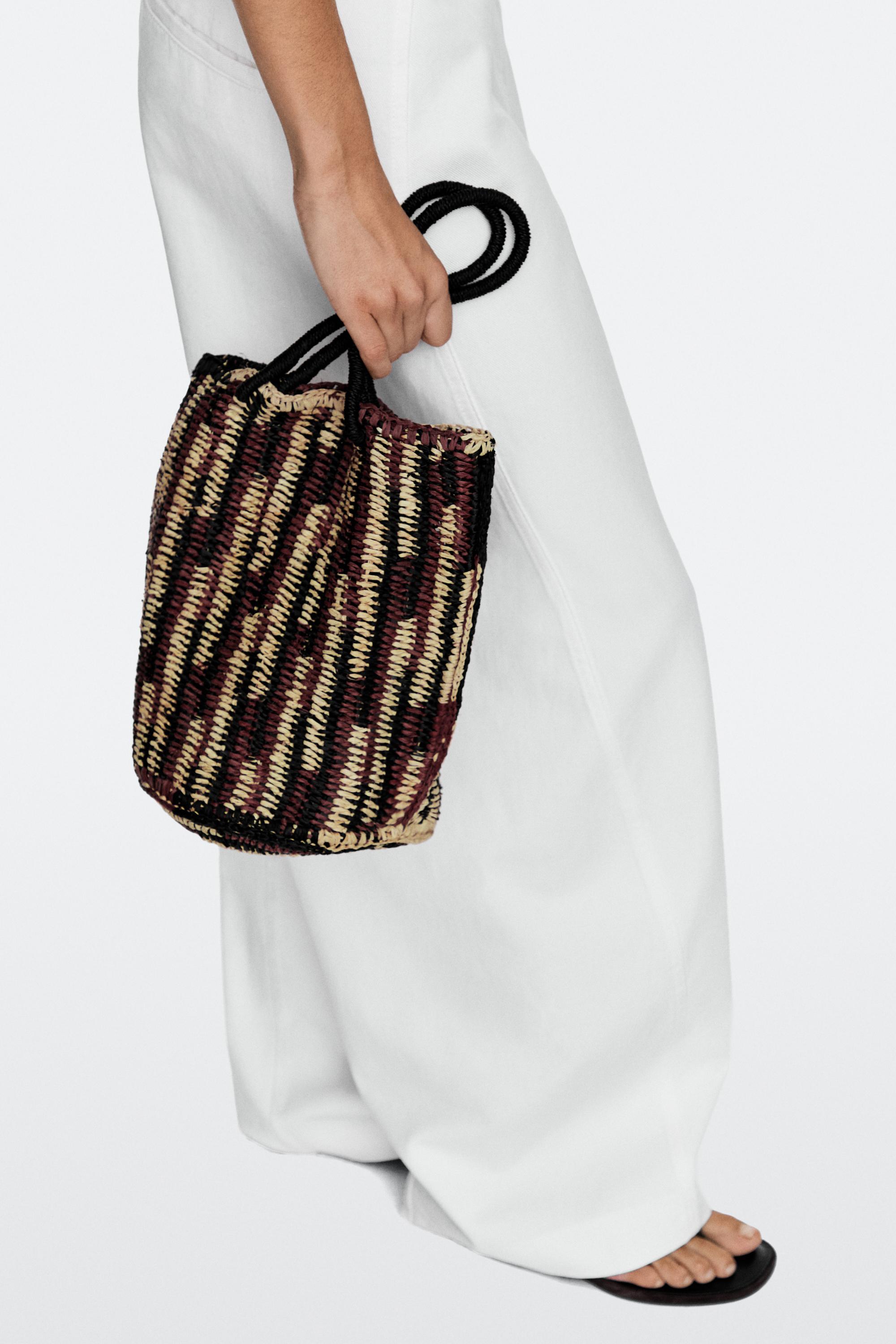 Mini raffia bucket bag