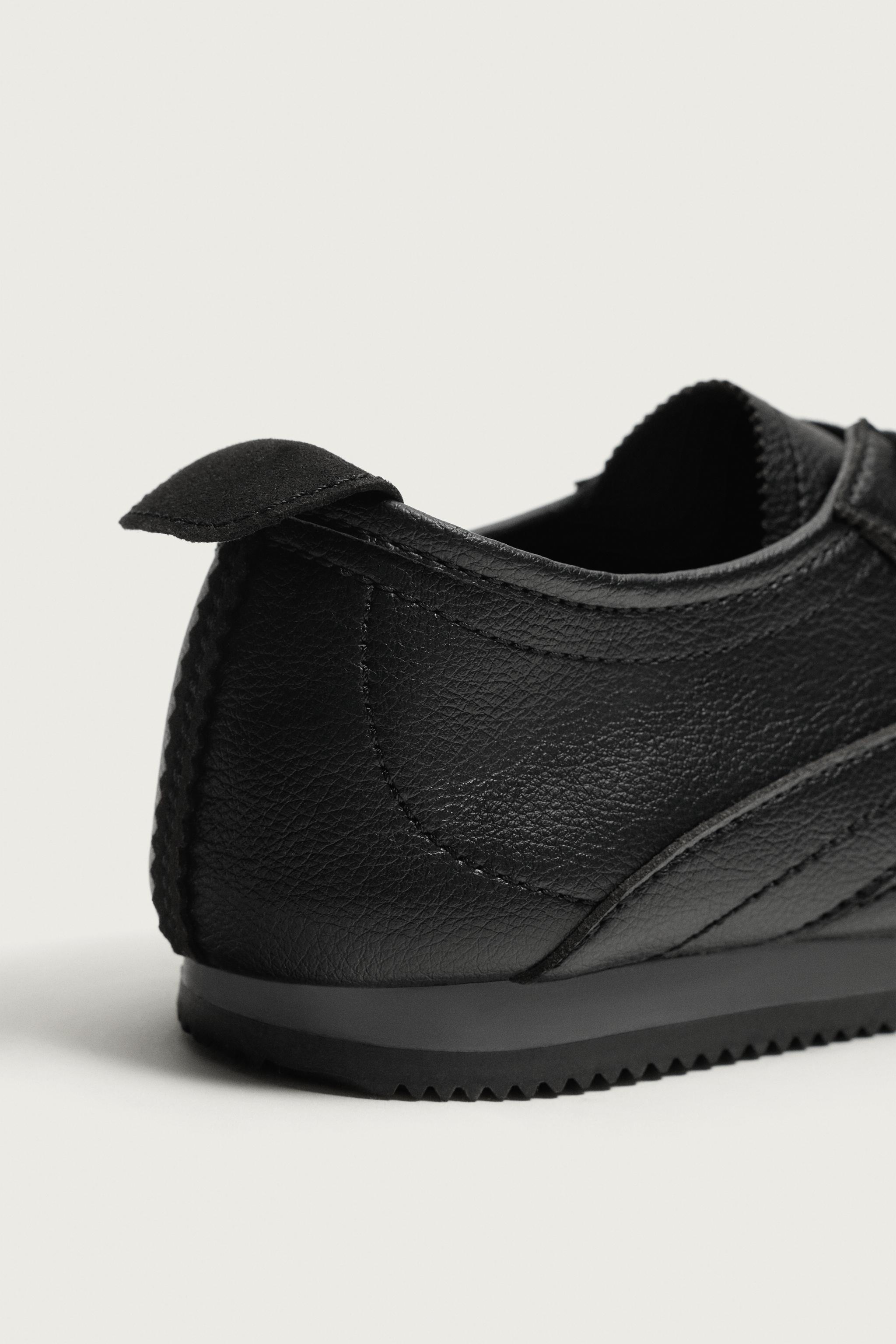RETRO-STYLE SNEAKERS