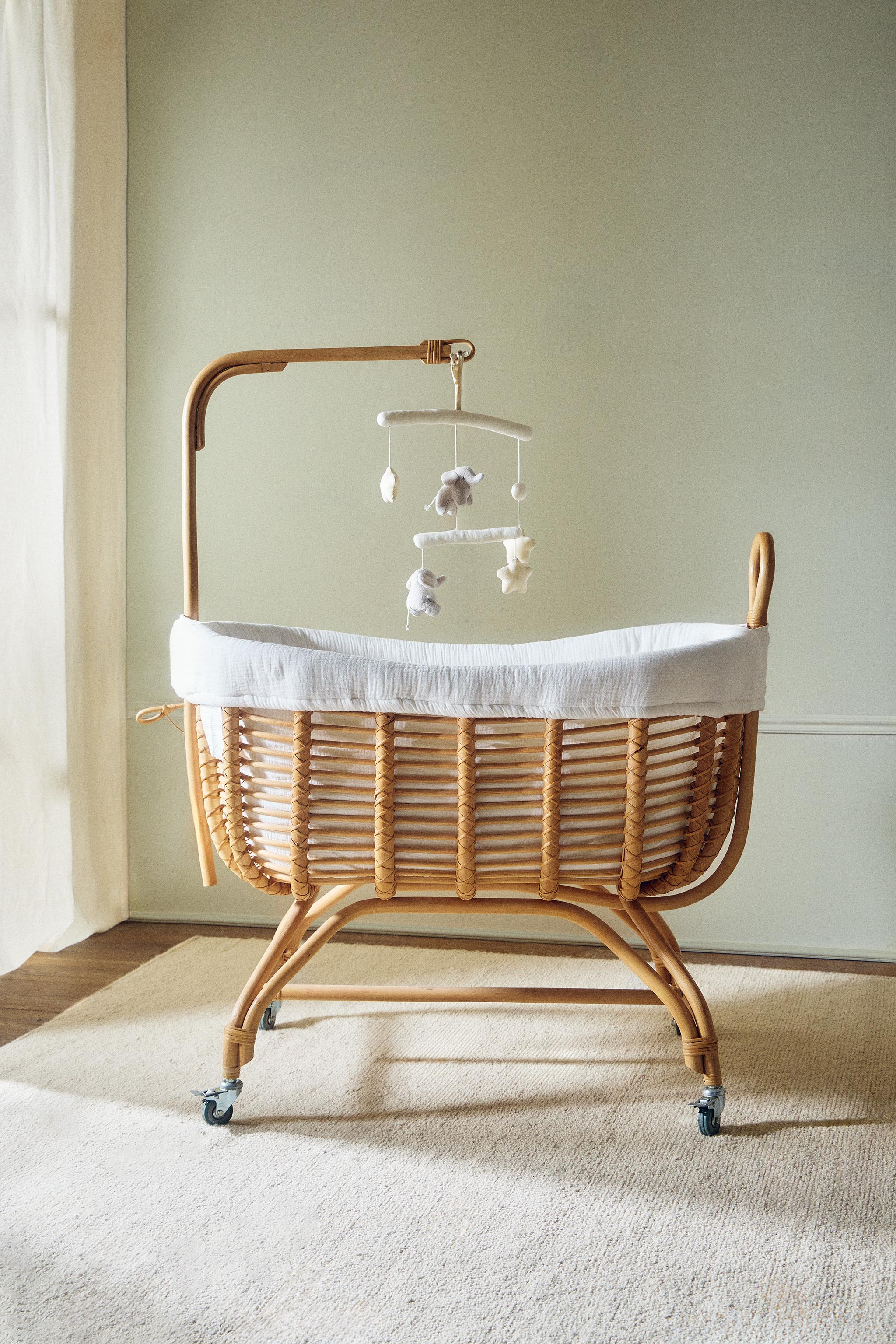 Babykorb aus Rattan mit Rollen - Stilvoll & Praktisch