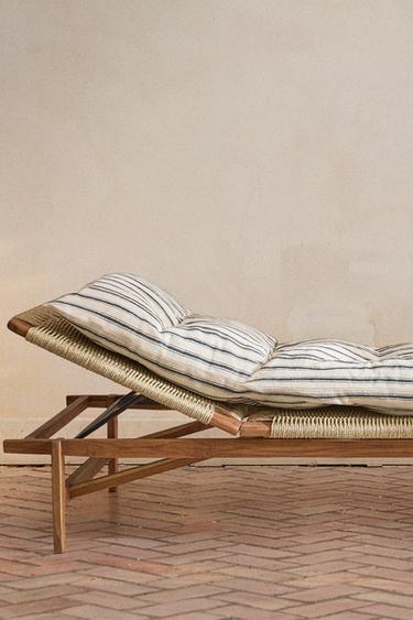 OUTDOOR STRIPED LOUNGER TOPPER - White by Zara