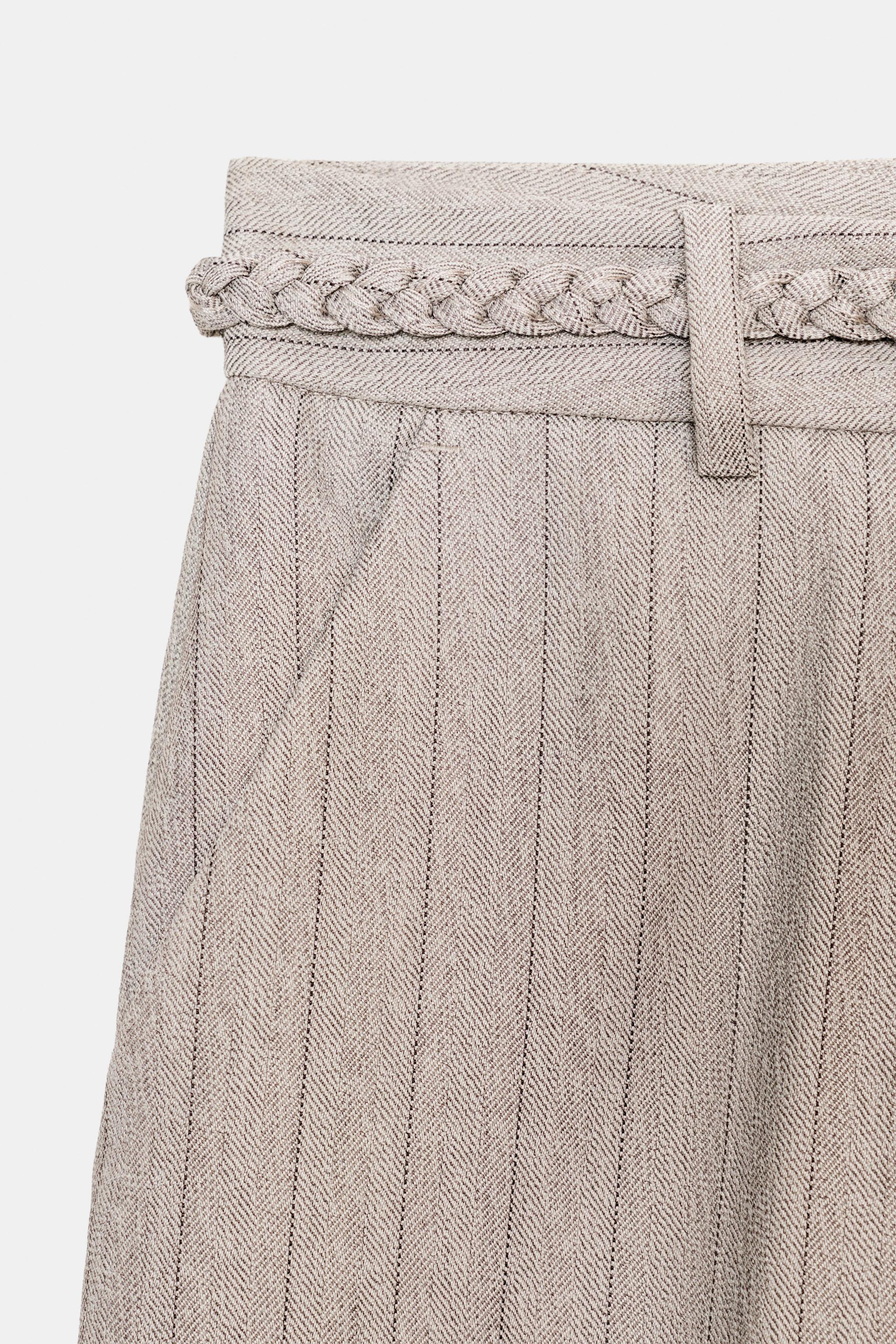 PANTALON CHEVRON AVEC CEINTURE TRESSÉE