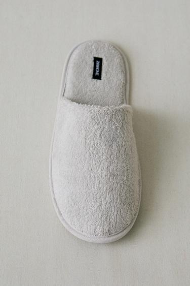 CHAUSSONS SERVIETTE DE BAIN - Gris de Zara