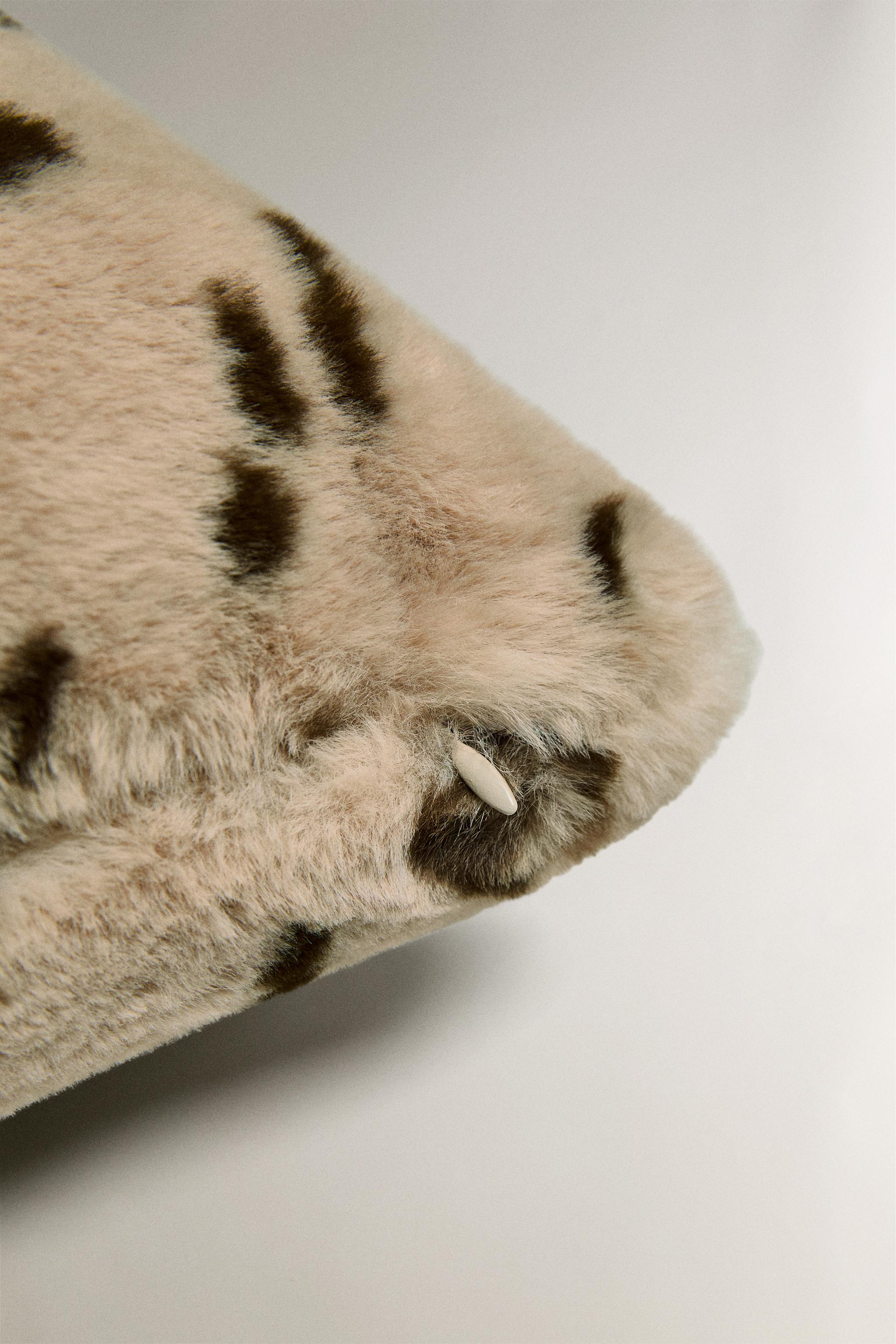 FAUX FUR CUSHION COVER