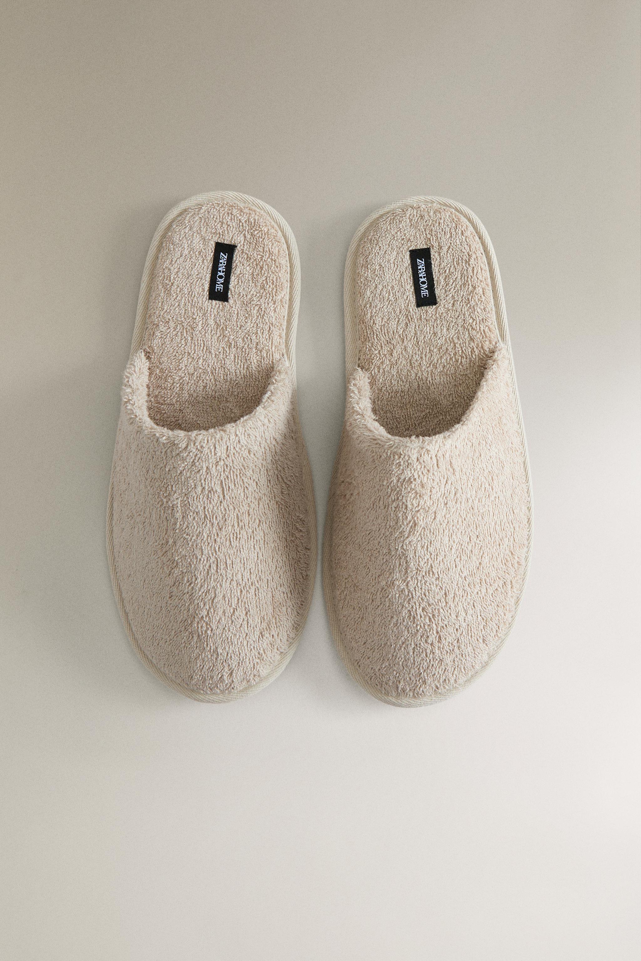 CHAUSSONS SERVIETTE DE BAIN