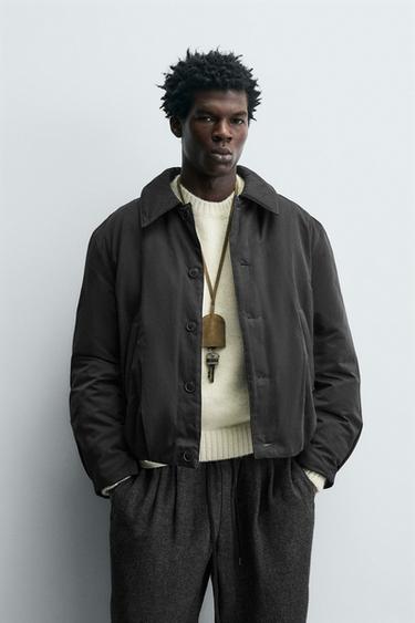 Xhaketë me mbushje, prerje e shkurtër - E zezë nga Zara