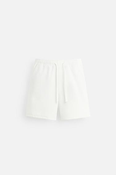 Zara BERMUDE UDOBNOG COMFORT KROJA OD TEKSTURISANE TKANINE – prljavobela