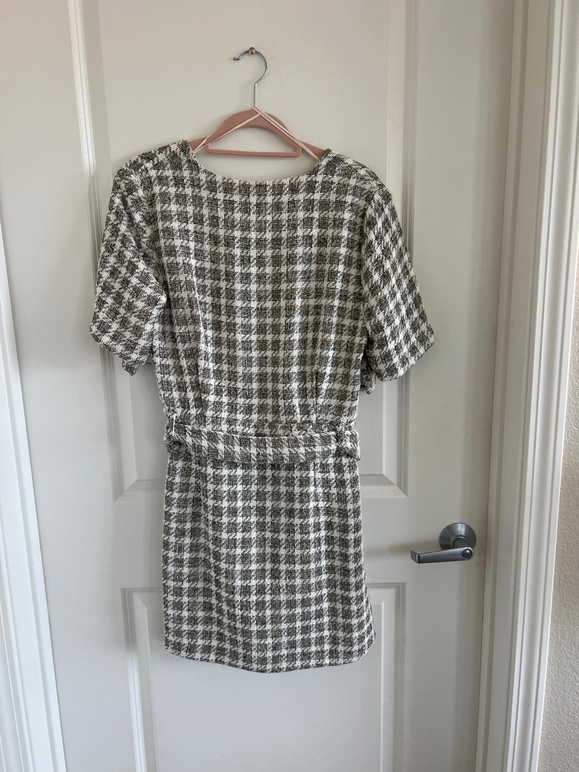VESTIDO CUADROS CUT OUT - Image 4