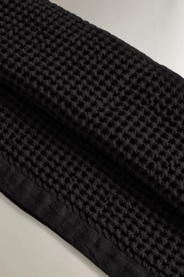 WAFFLE-KNIT COTTON BATH TOWEL - Black by Zara - Image 2
