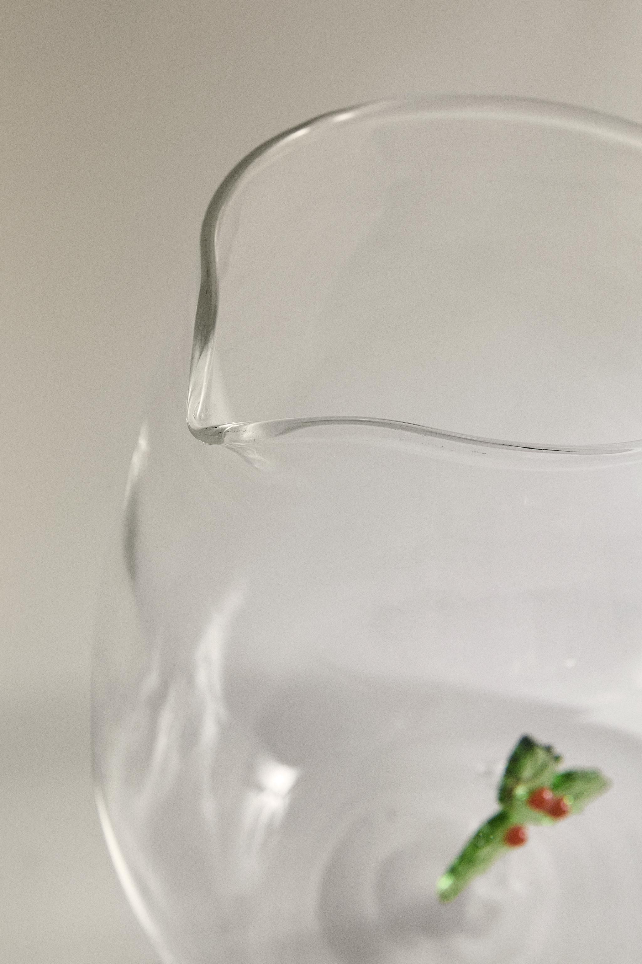 BOROSILICATE GLASS PITCHER WITH CHRISTMAS HOLLY