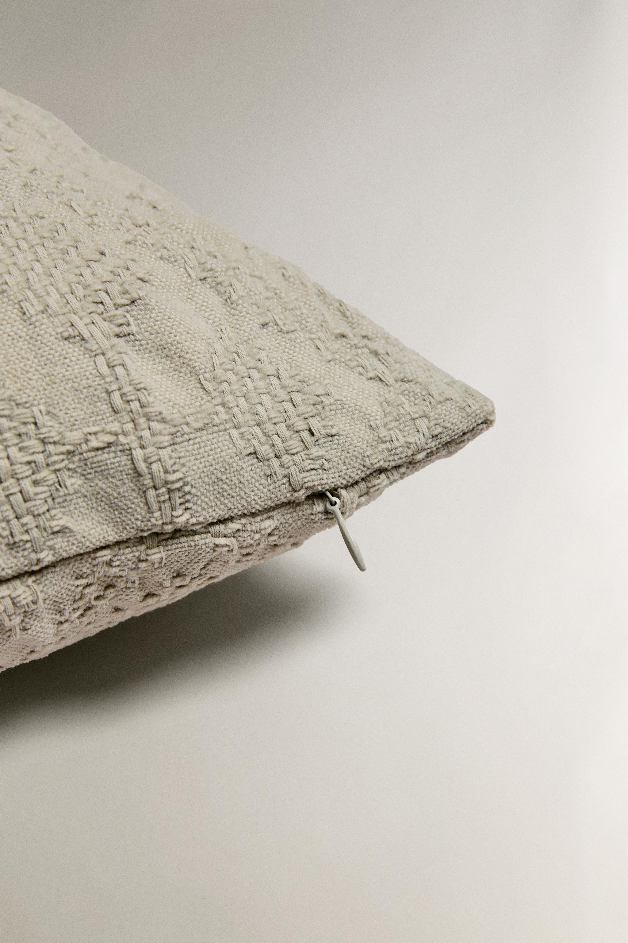 JACQUARD CUSHION COVER