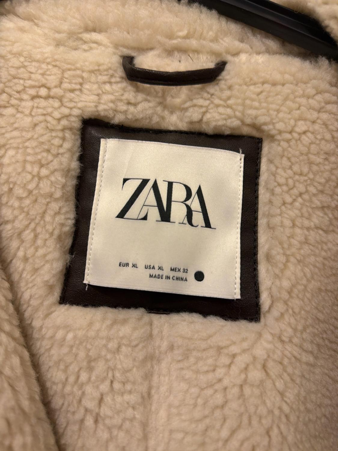 CONTRAST FAUX SHEARLING GILET - Image 2