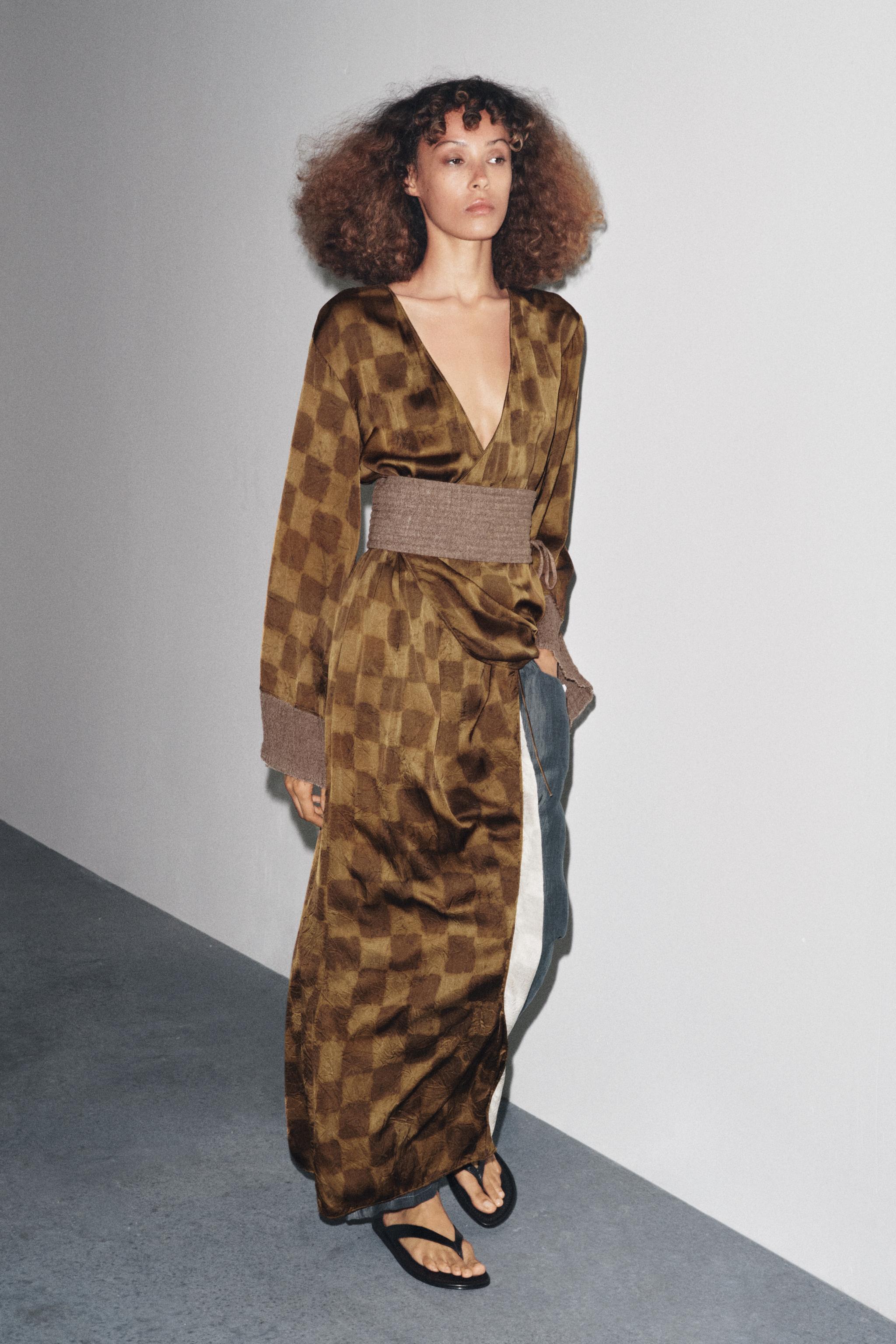 ROBE IMPRIMÉE À CARREAUX ET CEINTURE BANDEAU