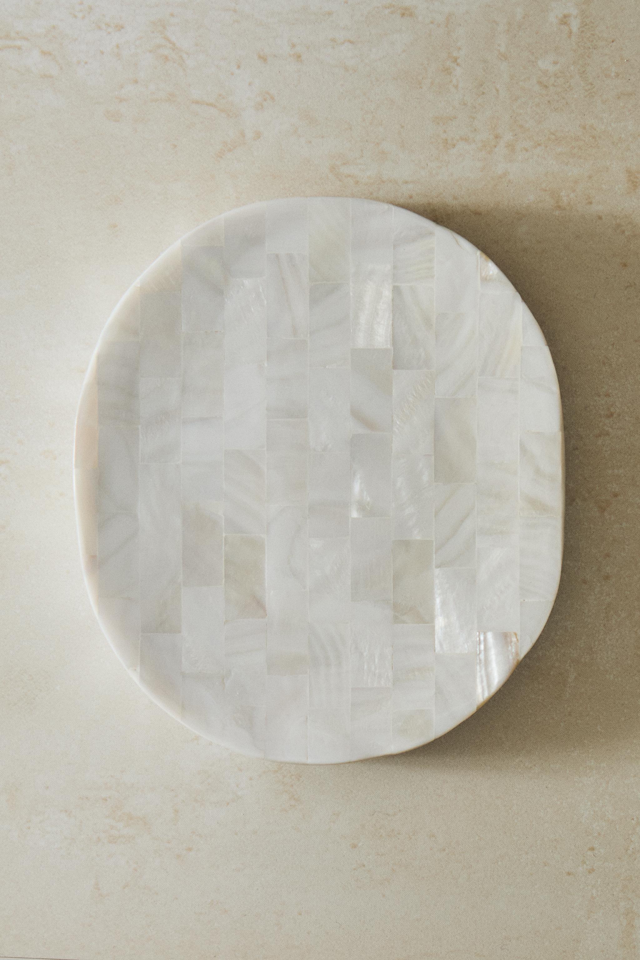 MOTHER-OF-PEARL-EFFECT BATHROOM SOAP DISH