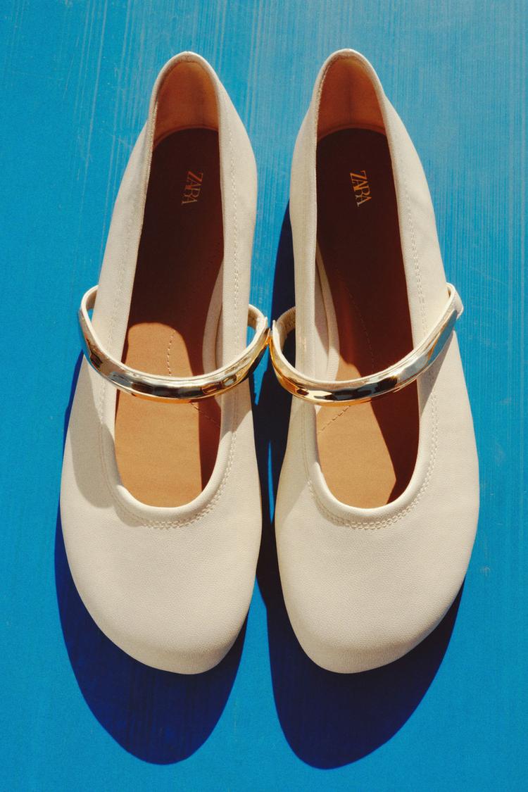 BALLERINAS WITH METAL STRAP