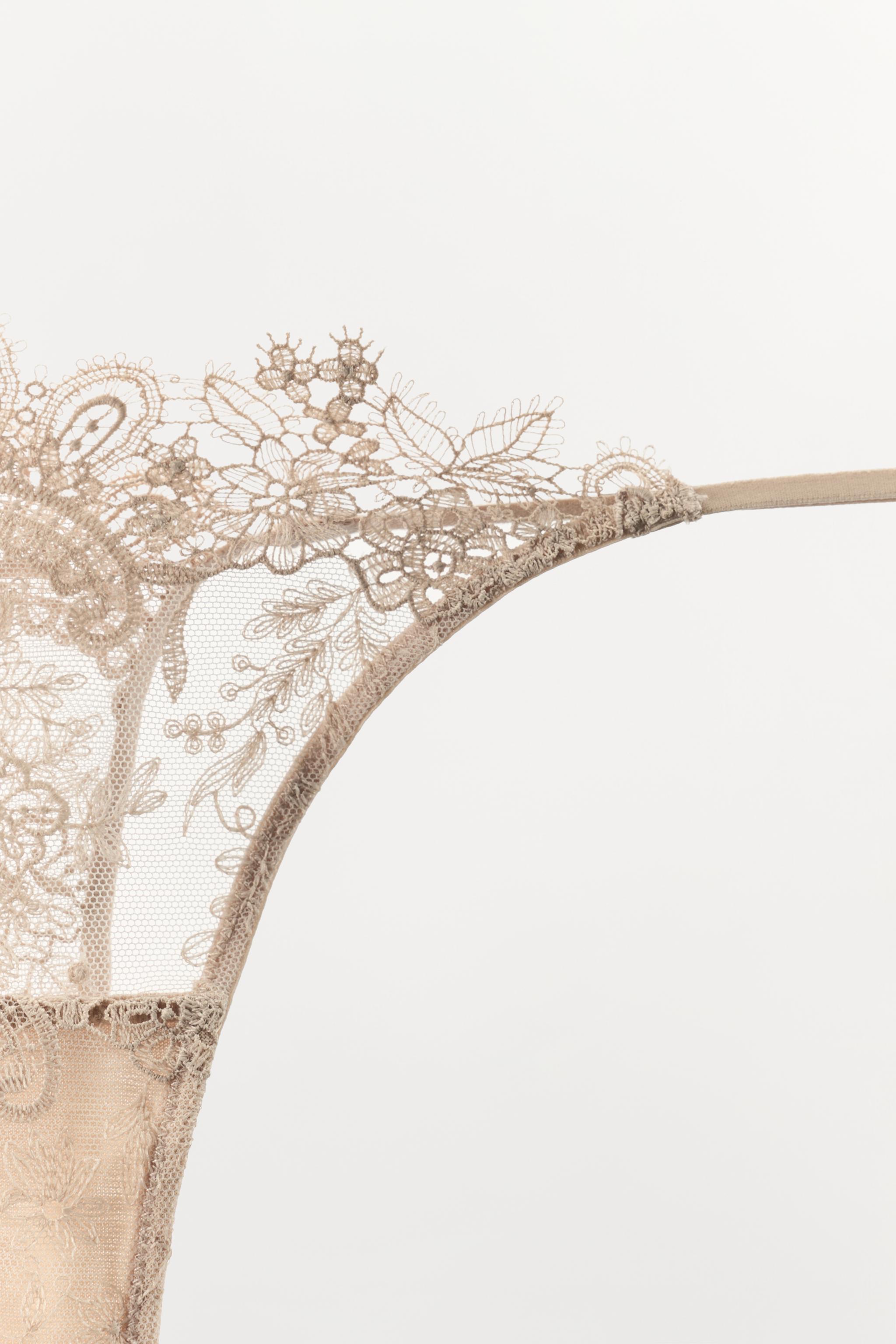 LACE THONG