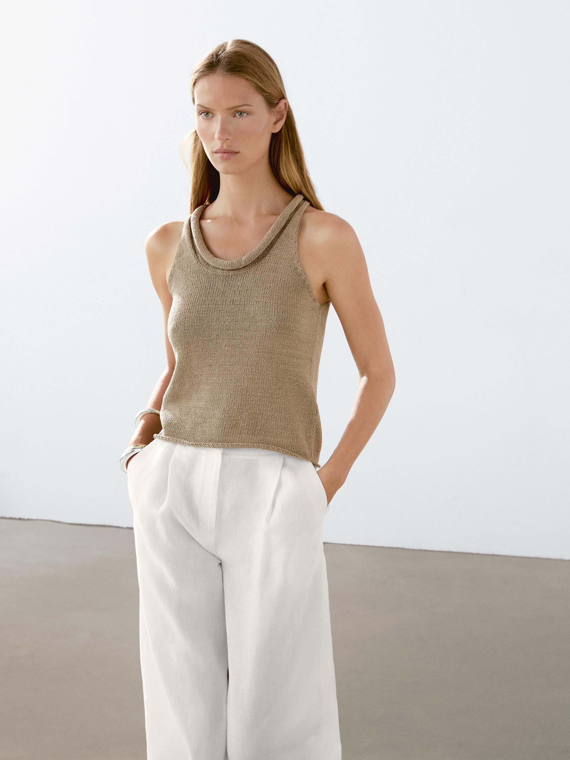 Crop top with neck detail