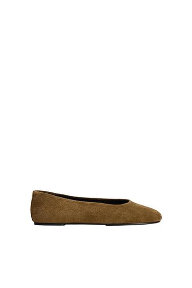 Brown suede ballet flat photographed in profile against a white background. Minimalist and relaxed style.