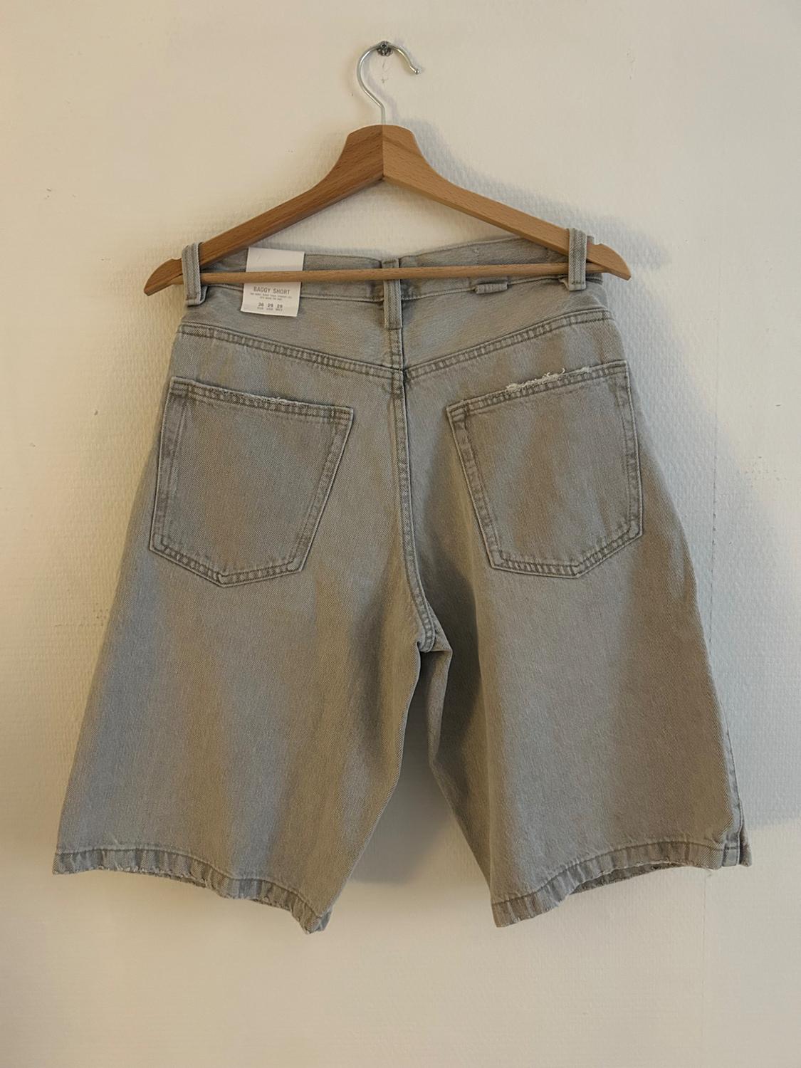 BAGGY FIT DENIM BERMUDAS - Image 2