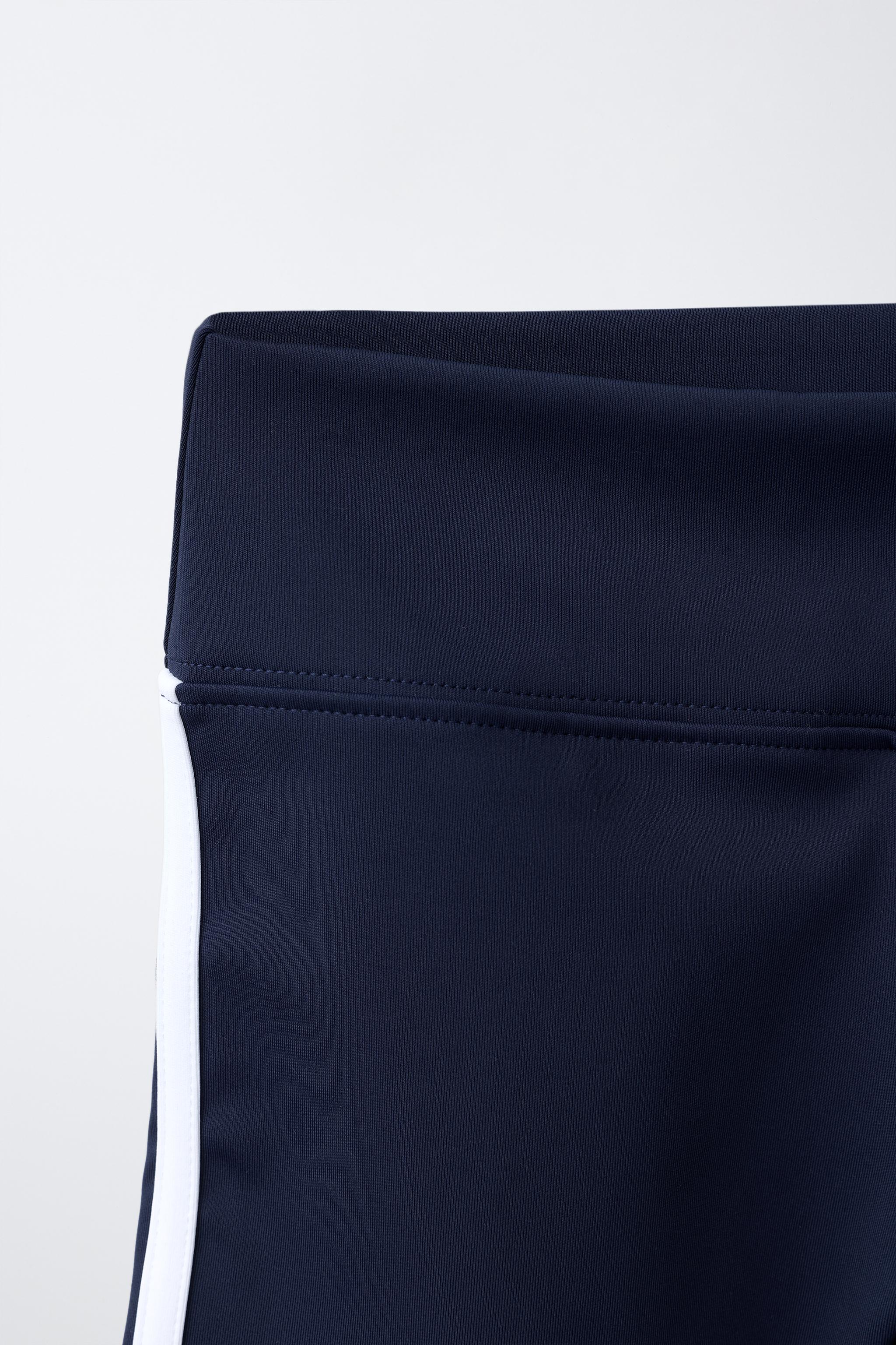 SPORTY CYCLING LEGGINGS WITH SIDE STRIPES