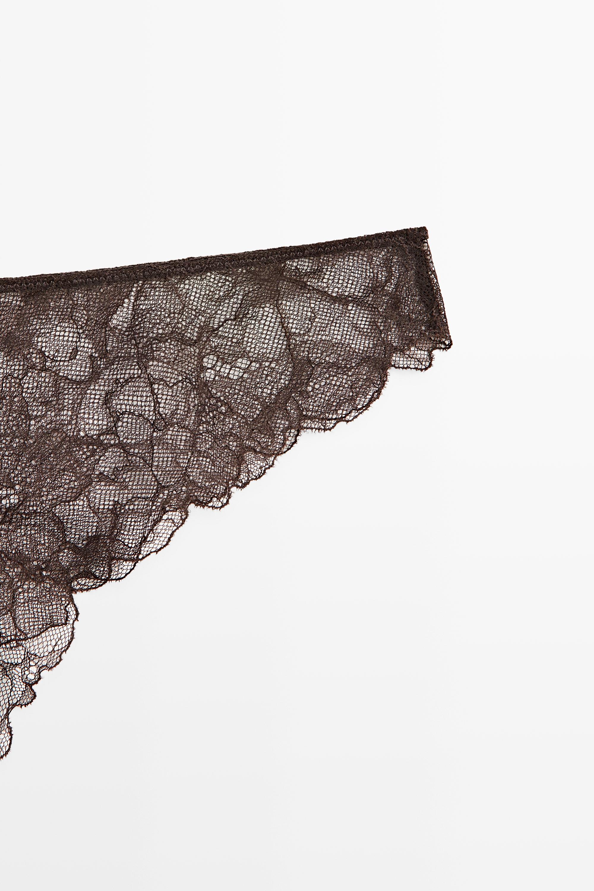 Culotte en dentelle florale