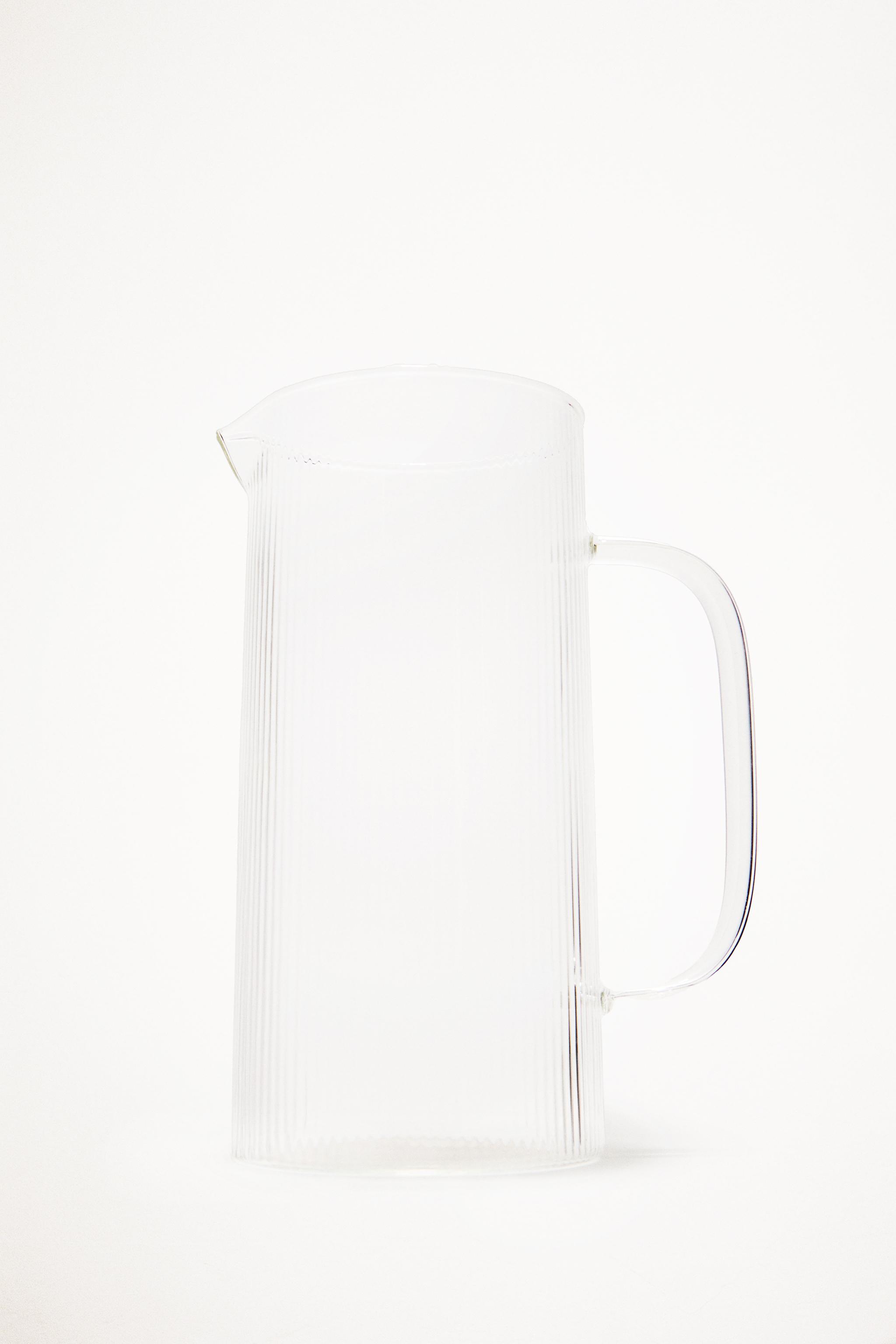 BOROSILICATE GLASS PITCHER WITH LINE DESIGN