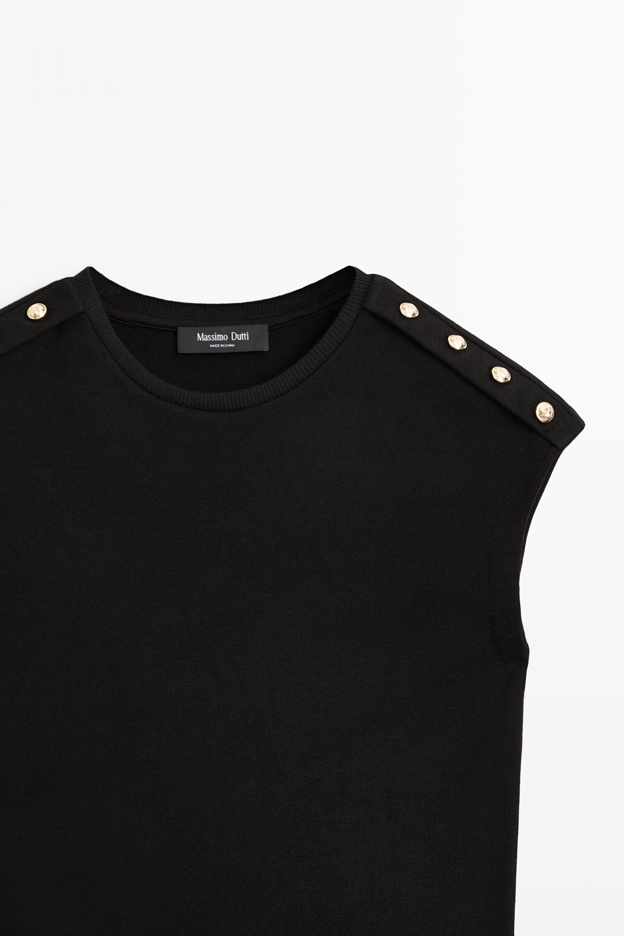 Drop sleeve T-shirt with button details