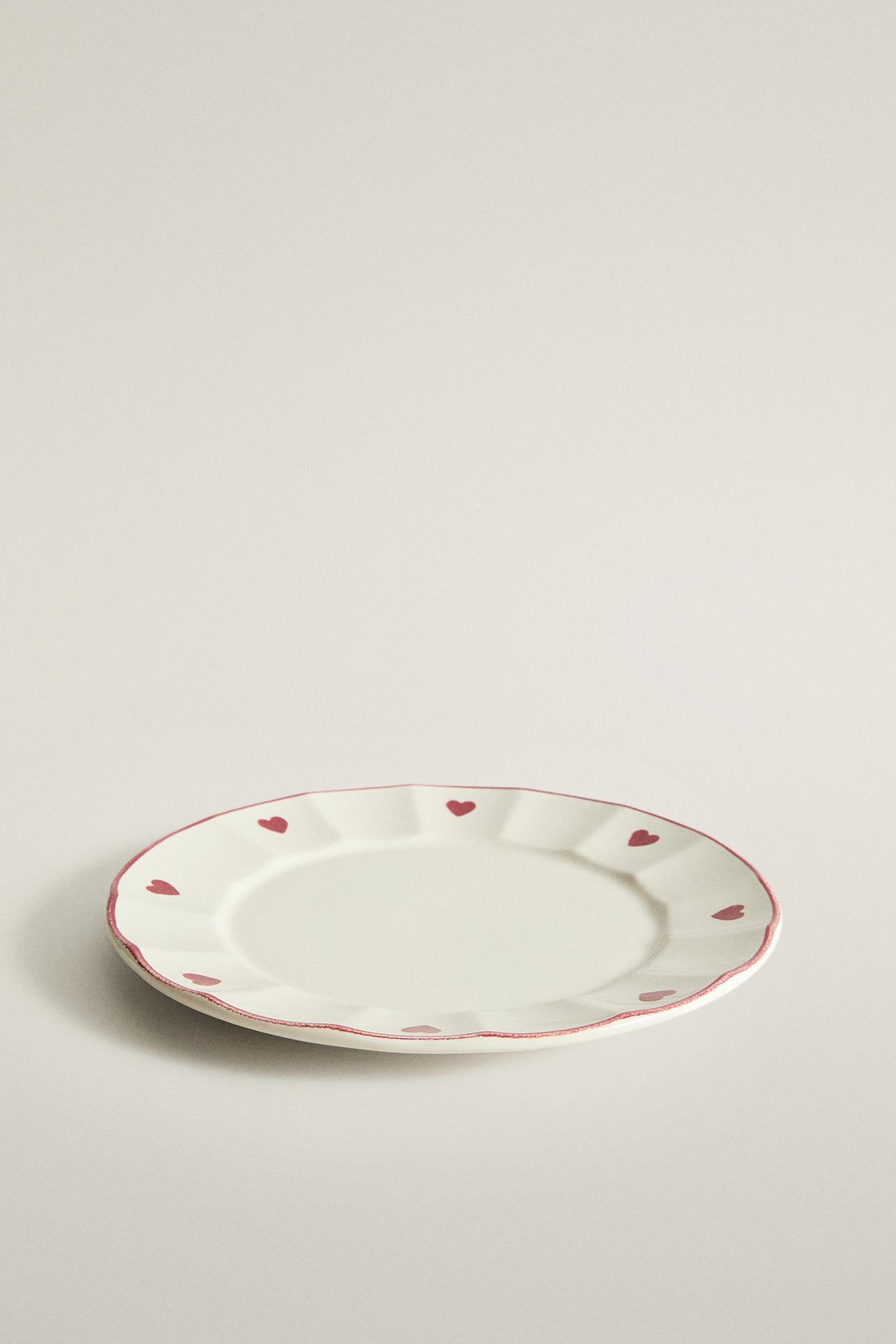 CHRISTMAS HEARTS DESSERT PLATE — White / Red