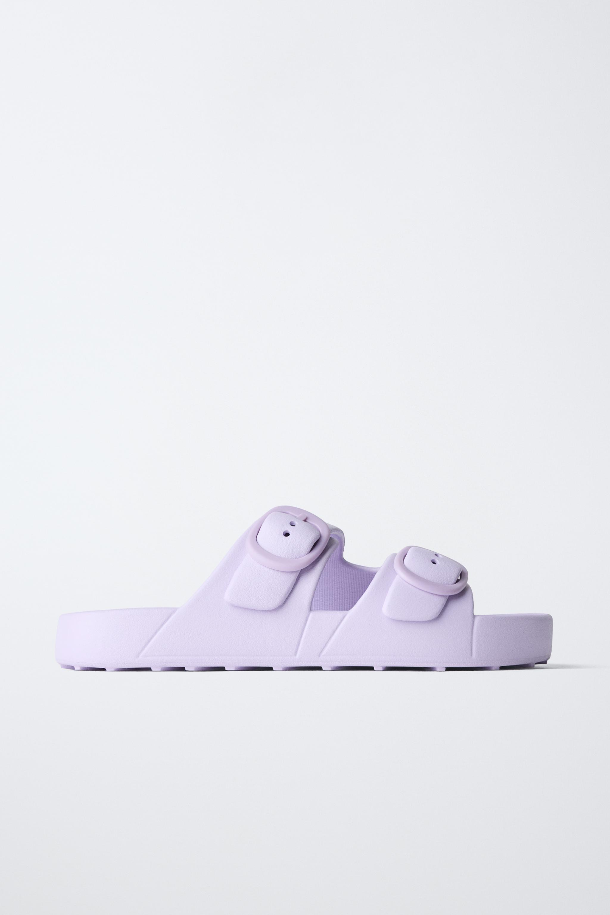 RUBBERIZED BUCKLED SANDALS — Lilac