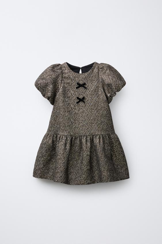 Көкіректі лесбиянкалар есектер мен фарт жалайды Көкіректі лесбиянкалар есектер мен фарт жалайды