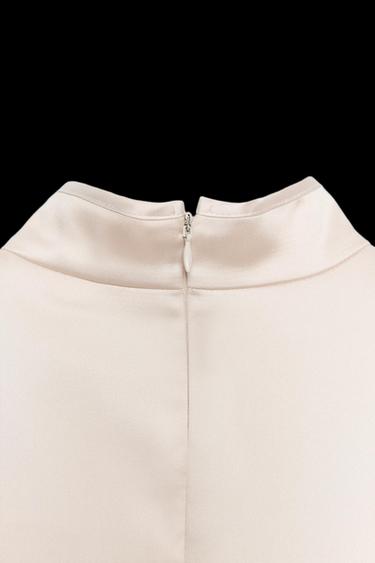 VESTIDO MINI SATINADO ABERTURA - Hueso de Zara
