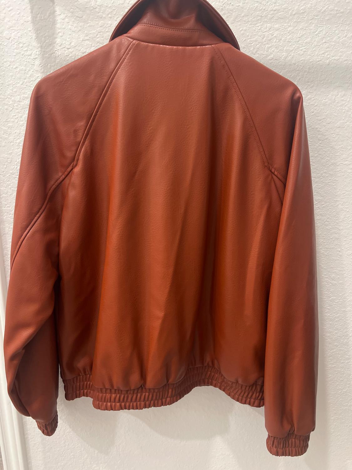CHAQUETA BOMBER EFECTO PIEL - Image 2