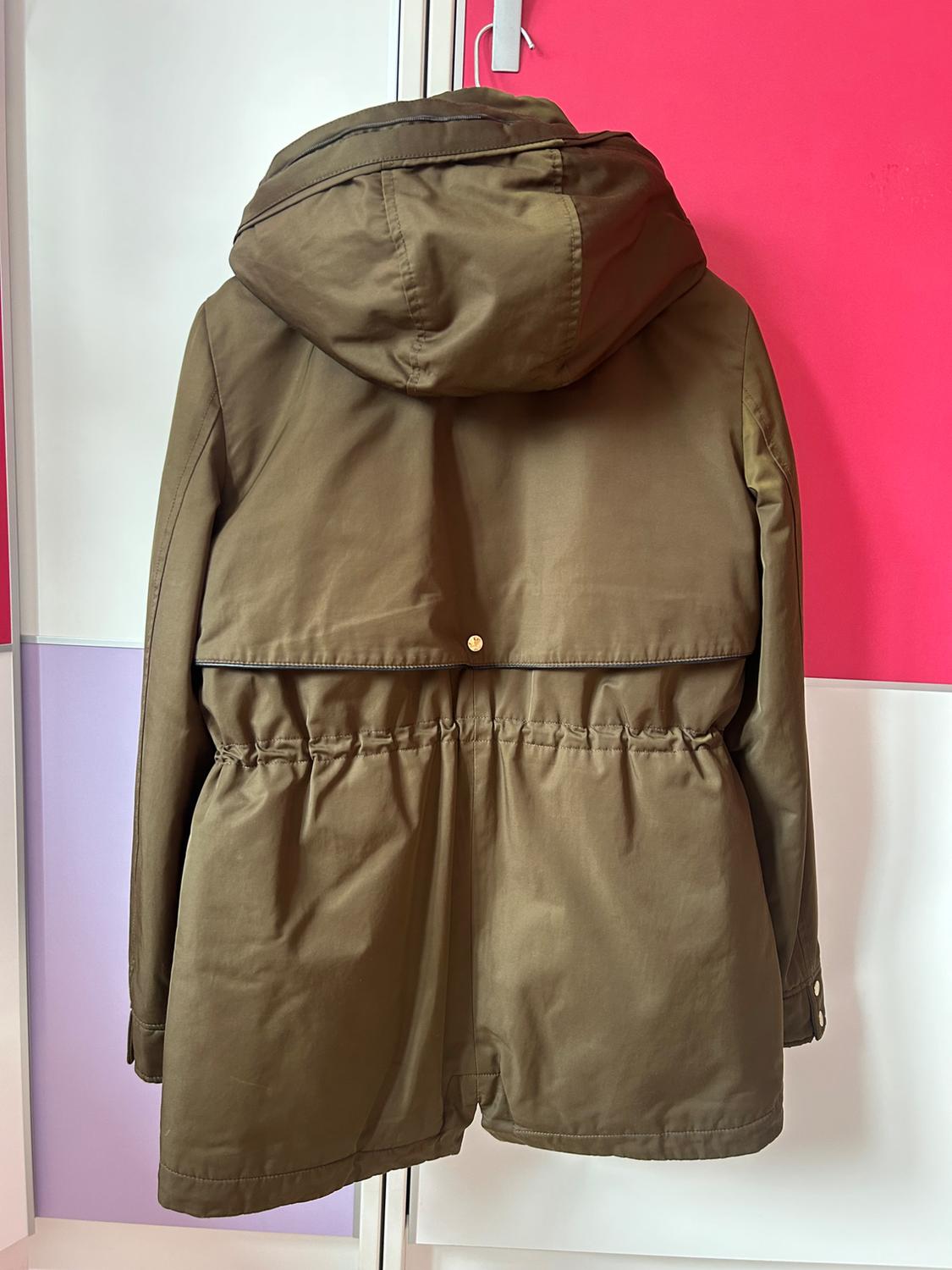 PARKA VERDE CAQUI CON CALUCHA - Image 3