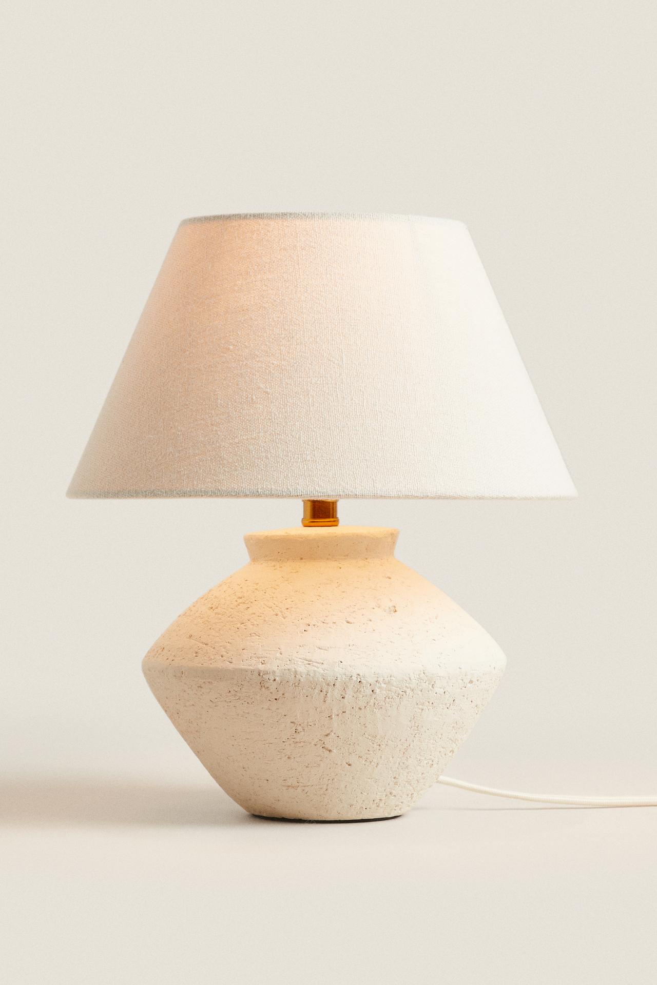 SMALL TABLE LAMP WITH EARTHENWARE BASE — Ecru